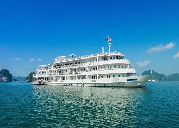 Tuan Chau - Phuong Dong * Ha Long